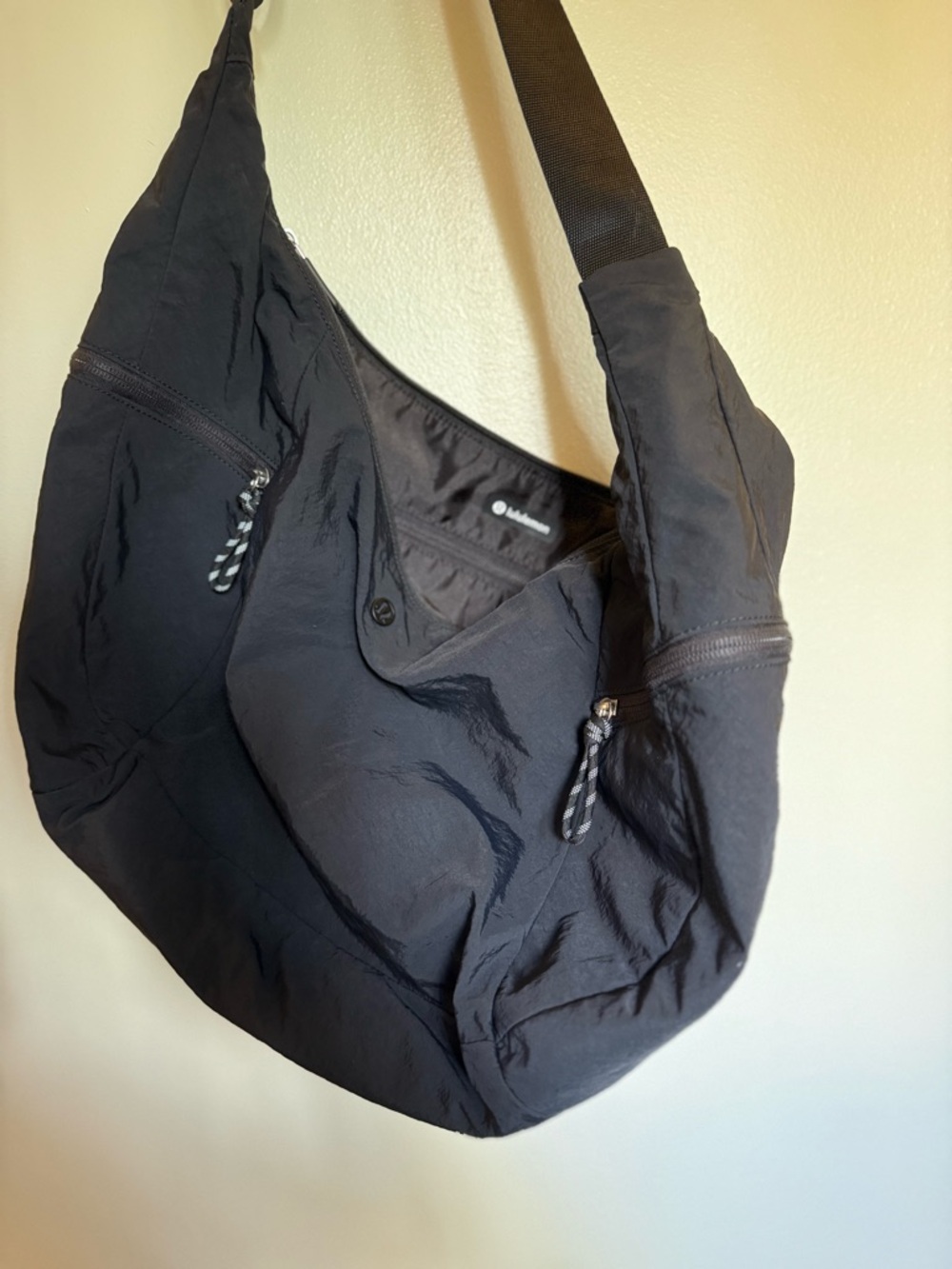 Black Crossbody slouchy Bag 13L - Picture 2 of 4
